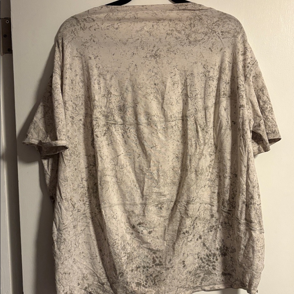 Lululemon patterned tee - Picture 2 of 4
